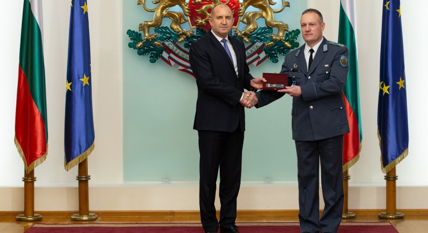 Румен Радев: Трябват ни военни командири и началници с високи качества и отговорност