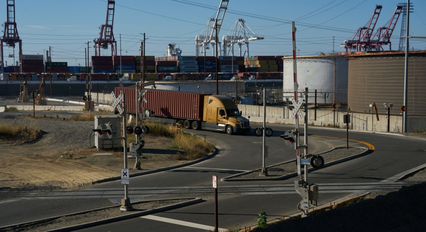 След месец на спадове цената на петрола се готви за първо седмично повишение