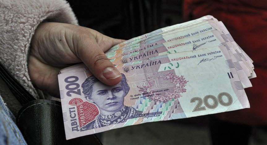 ЕС препоръчва всеки бежанец да може да обменя гривни на стойност до 310 евро