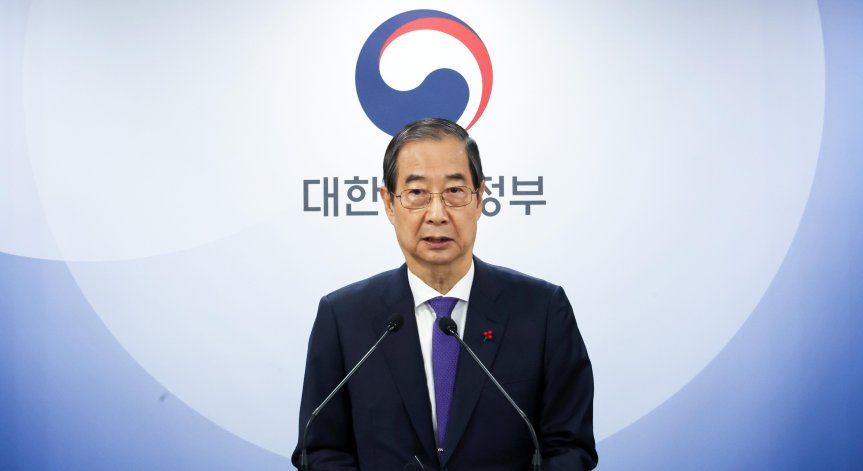 Хан трябваше да изведе страната от политическия смут.