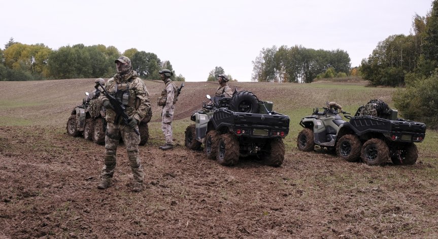 Полша трупа войници по границата с Беларус, спира бежанска вълна