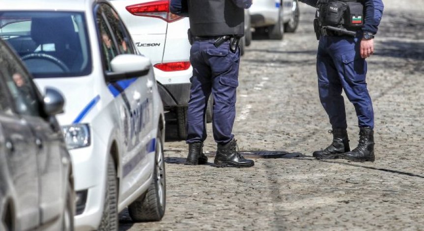 Пиян мъж нападна медици и полицаи във Велико Търново