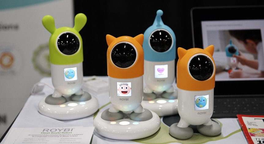 Роботи превземат САЩ, зaмecтвaт cлyжитeлите в pecтopaнтитe