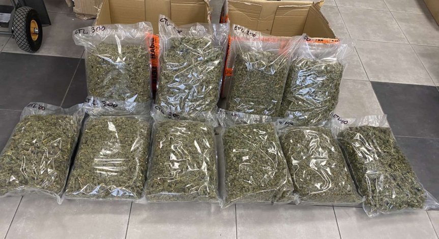 Митничари спипаха над 11 кг марихуана в контейнер за смет