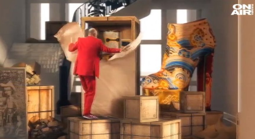 Изложба на токчета! Легендарният Лобутен зарадва парижани с експозицията си (+ВИДЕО)