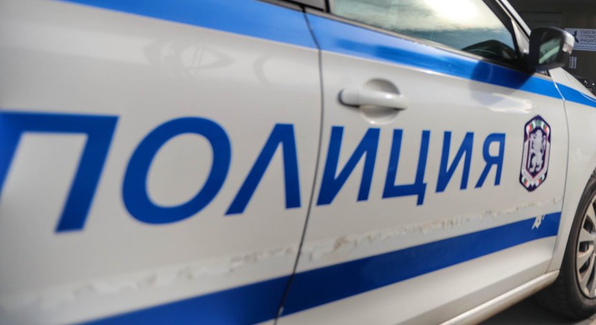 Мъж мастурбира пред непълнолетно момиче до блок в София