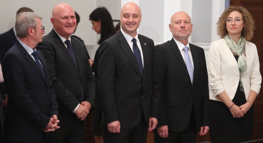 Новото правителство с първо заседание, най-неотложната задача е държавният бюджет