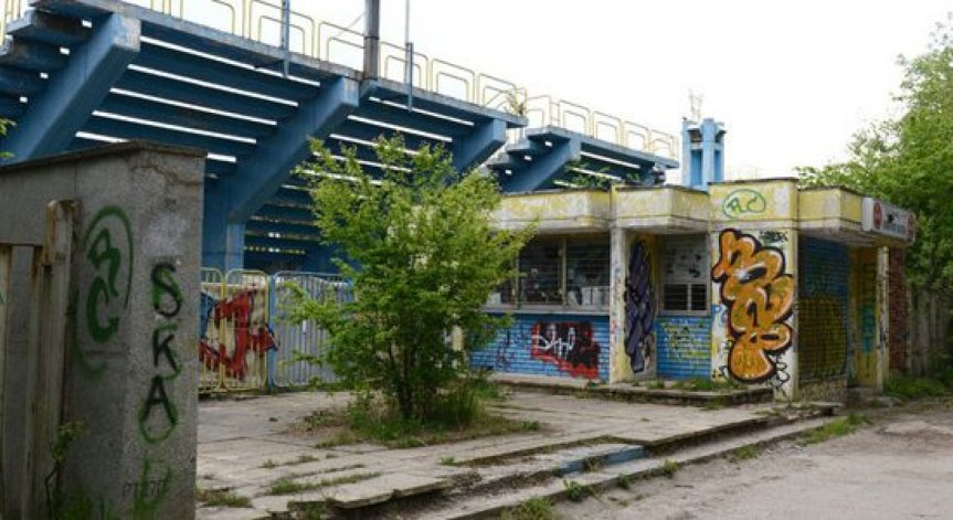 Възстановяват басейна 