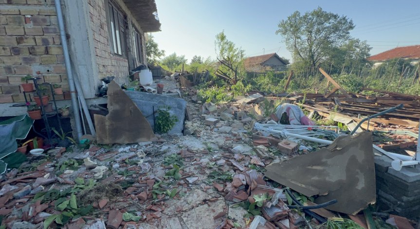 20 000 мълнии ударили у нас през изминалата нощ, бури оставиха населени места без ток