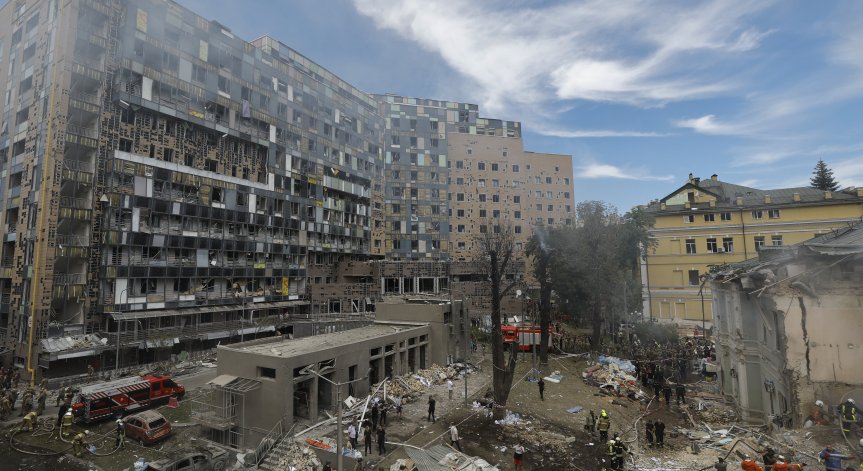 Удари по Украйна