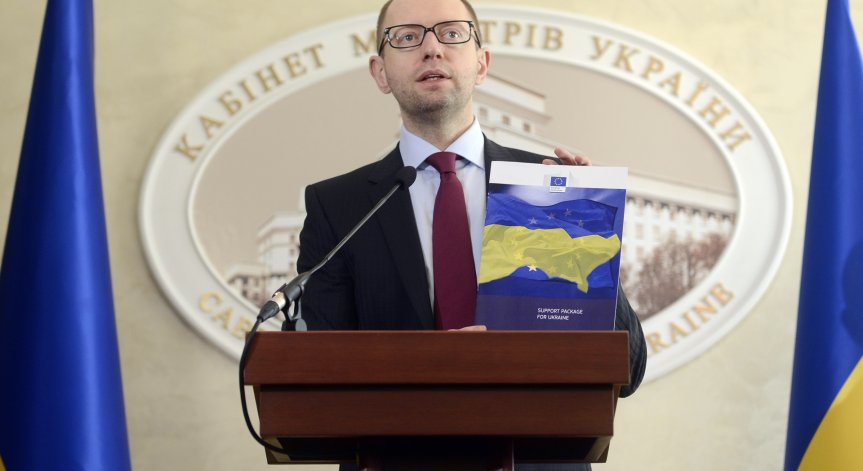 Яценюк обсъжда с Обама кризата в Украйна