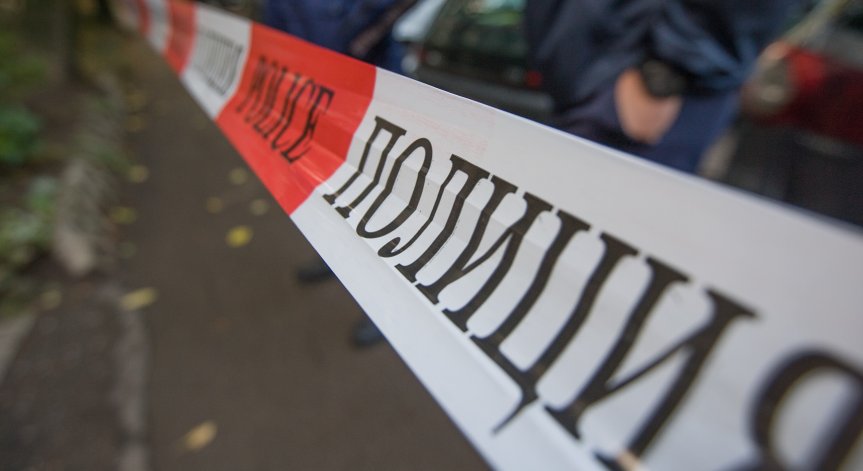 Издирват двама за опит за убийство след сбиване пред заведение в Плевен