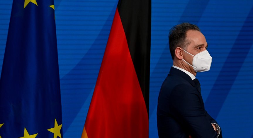 Маас: Ваксинираните да имат право да ходят на ресторант и кино