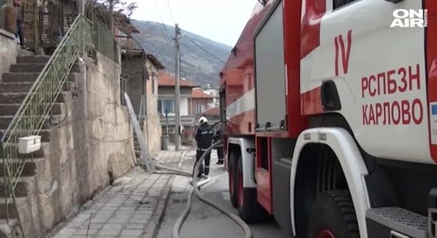 Жена в инвалидна количка пострада тежко при пожар в Сопот