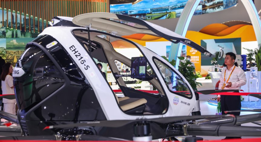 Търговските полети започват от 2025 г.