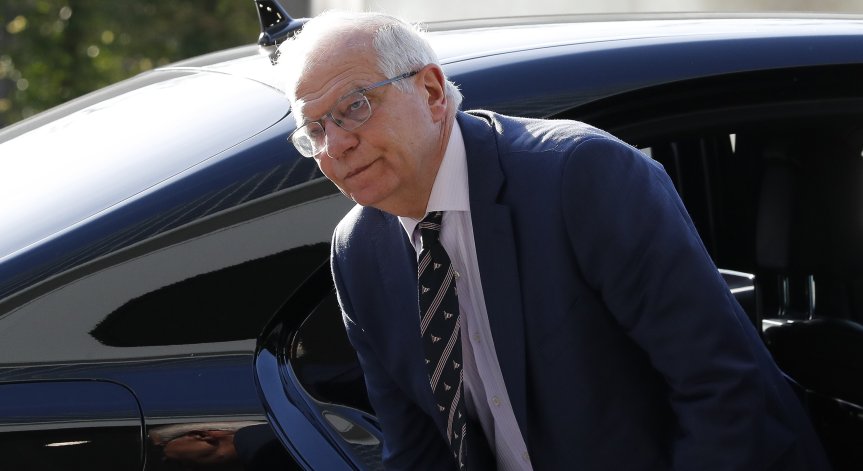 Борел: България участва във финансирането на доставките на оръжия от ЕС за Украйна