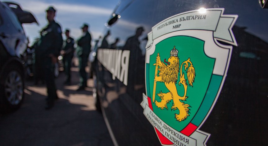 Набутани като стока в тайници в автобуси - откриха 50 мигранти на границата с Турция