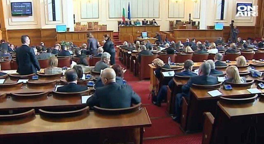 Над 100 бона за ремонт и гуми на депутатските коли
