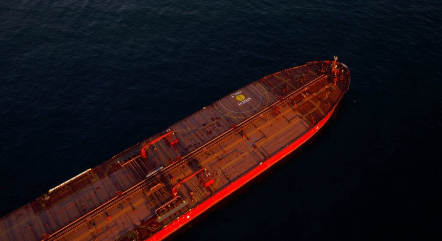 Отвлякоха танкер недалеч от Ормузкия проток