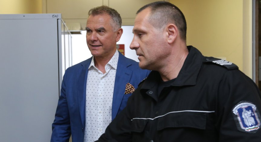 Съдът решава да остави ли в ареста Атанас Бобоков
