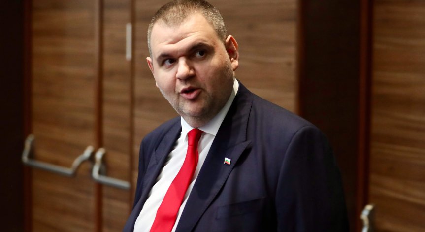 Демерджиев внесе в НС справка за полетите на Пеевски, ДПС я нарече 