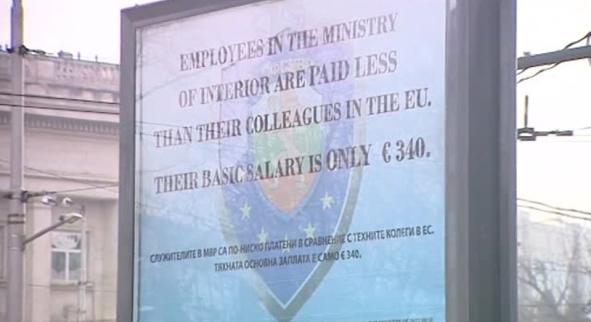 Борисов предлага на полицаите още билборди