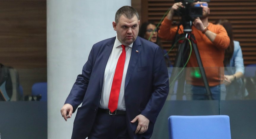 Сред оттеглилите се от поста си са областният управител на Шумен, Търговище и Хасково.