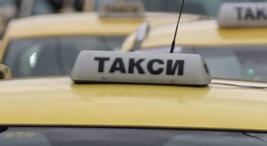 Той дължи и 490 лева глоба, лишават го от шофьорска книжка.