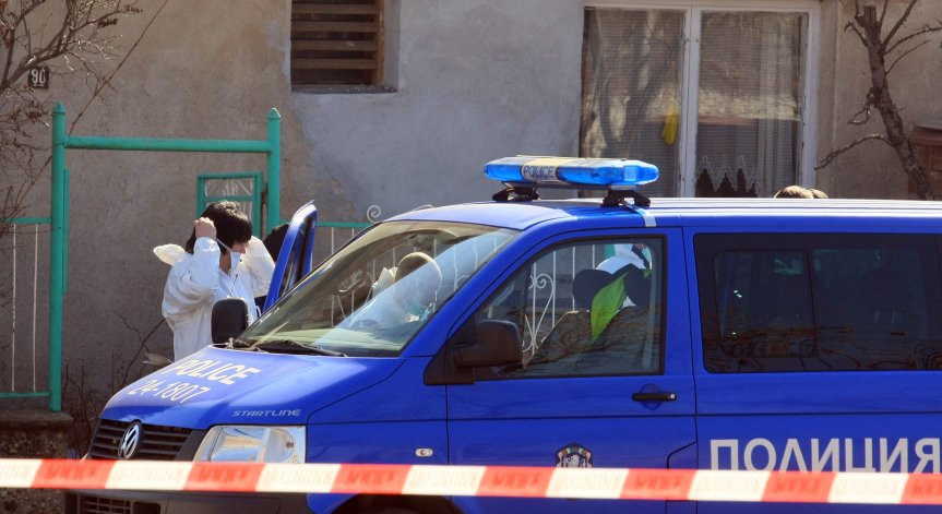 Откриха човешки останки в двор във Великотърновско