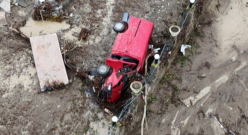 Втори ден военни помагат при разчистването на щетите от наводненията в Бургаско