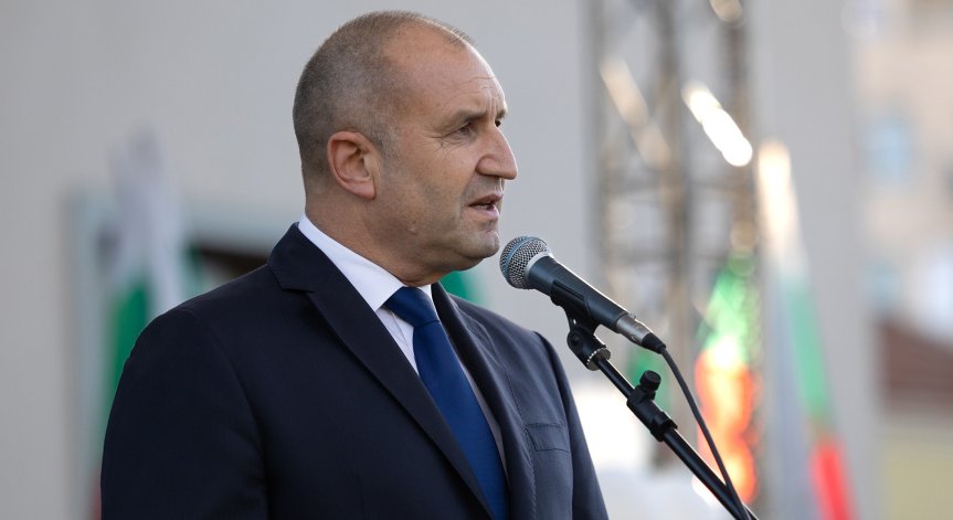 Радев в Карнобат: Предците ни завещаха да пазим България и да я градим като свободна