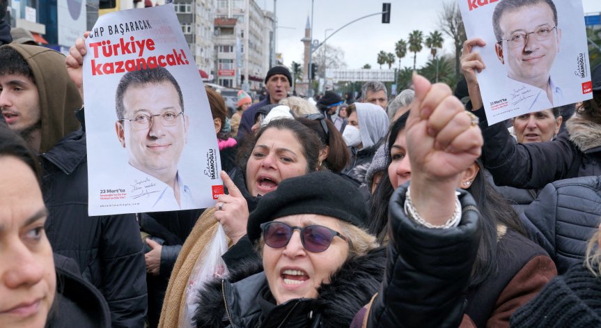 Посочените мерки се взимат с цел запазване на обществения ред в града.