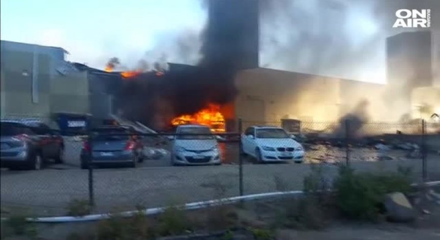 Самолет се разби в мол в Австралия