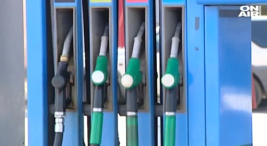 Бензин А95 падна до 2 лева за литър... Повлияха ли се цените от протестите?