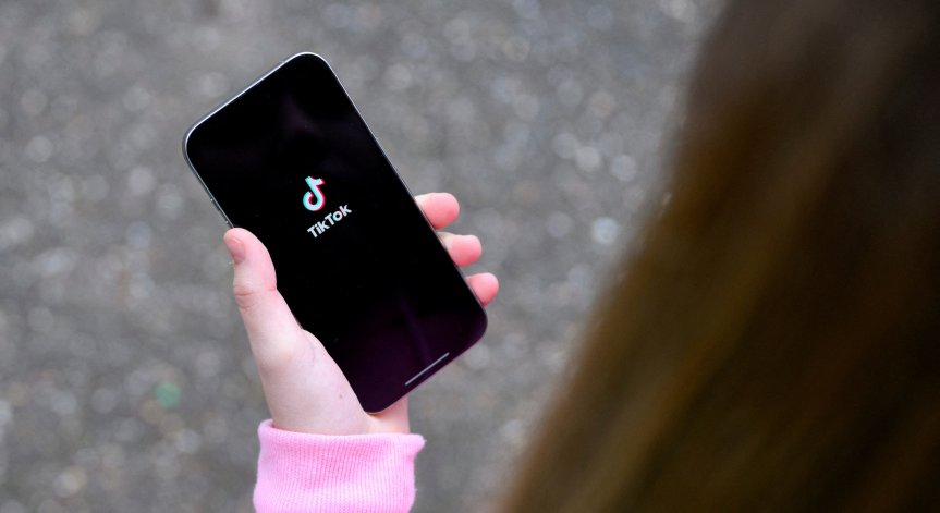 ЕС: TikTok не е защитил поверителността на децата от възрастни