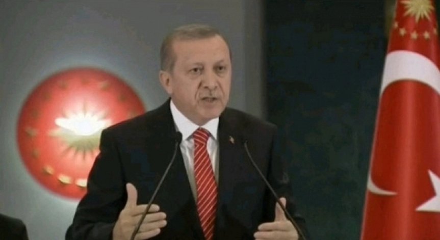 Русия обвини, че семейството на Ердоган търгува петрол с ИД