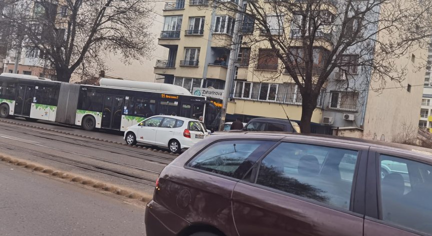 Две жени са пострадали в катастрофата с автобус на столичния градски транспорт