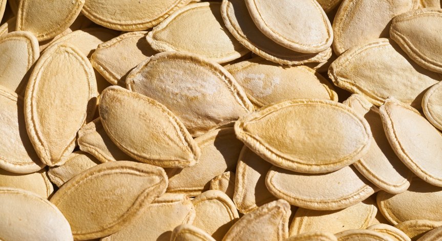 Хапвайте тиквени семки и овесени ядки за здрава кожа през зимата