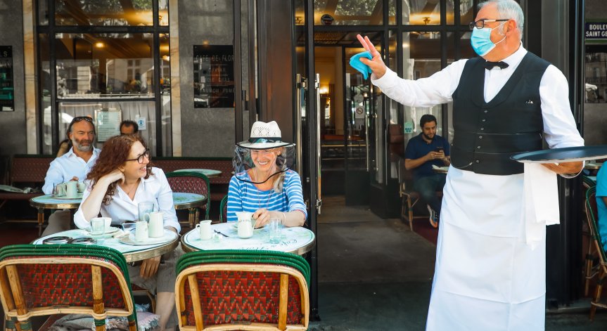 Франция отваря ресторанти и кафенета при строги мерки