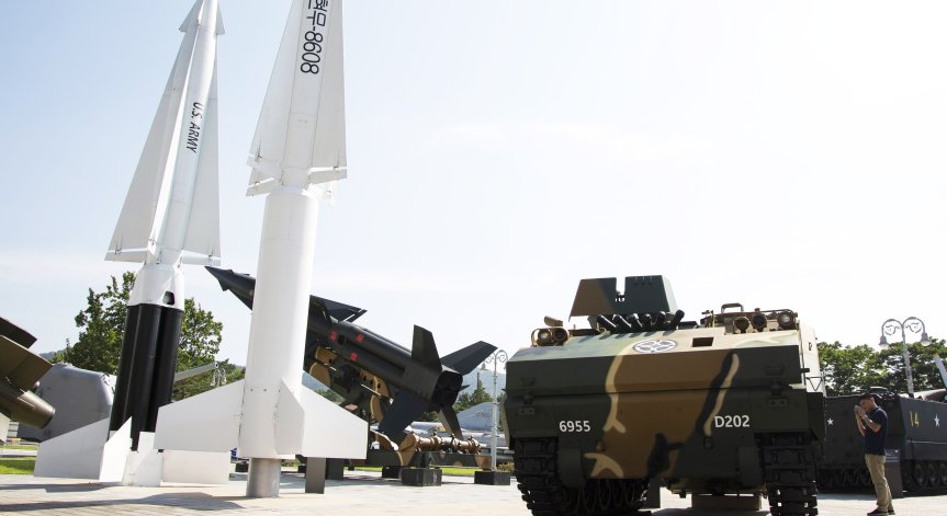 Северна Корея изстреля балистична ракета в морето по източното ѝ крайбрежие