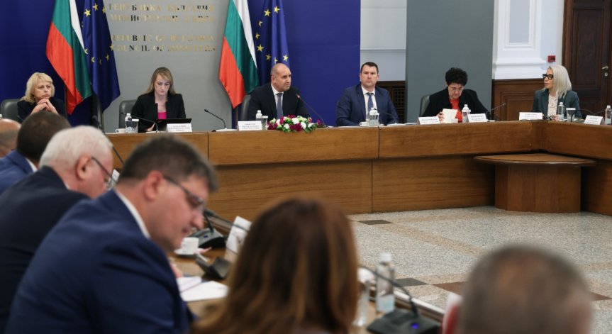 Радев поиска от областните управители бърза реакция при бедствия