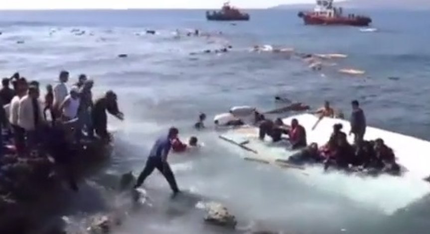 Ветроходна лодка с десетки мигранти заседна край Родос