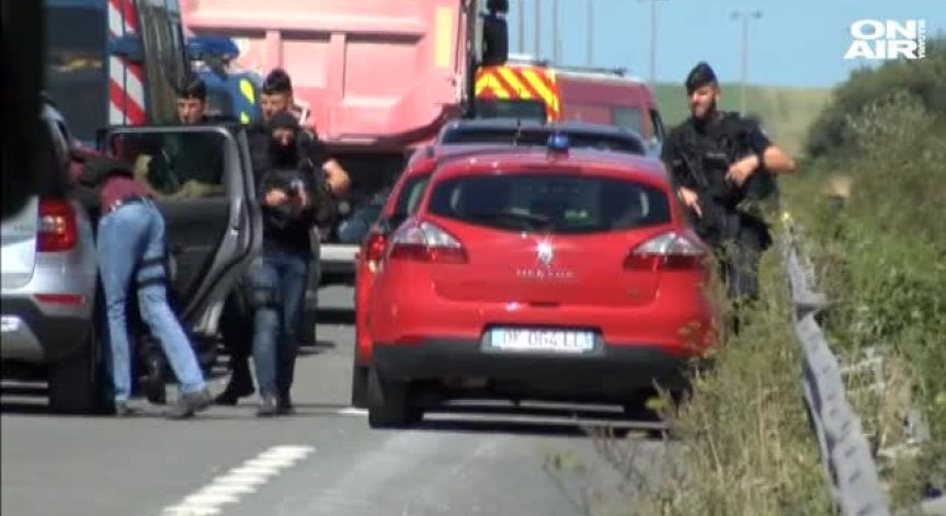 Нападателят, който блъсна военни в Париж, е алжирец