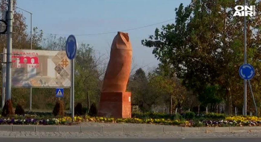 Еректирала статуя предизвика възмущение в Сърбия