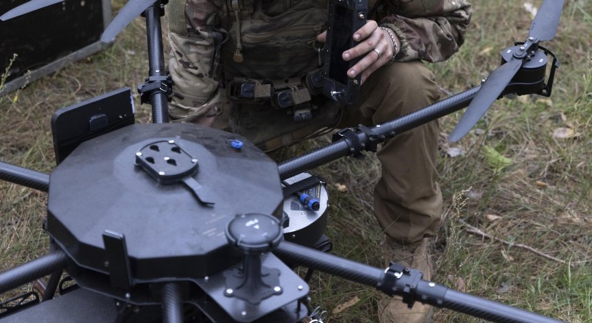 Китайски части в сърцето на украинските дронове: Насърчава се вносът, не производството
