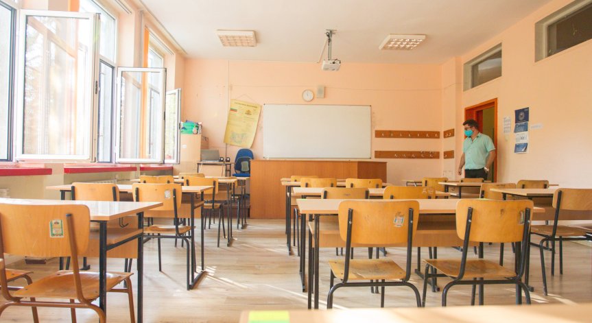 МОН: Спекулация е, че българският език ще се изучава като чужд в училище