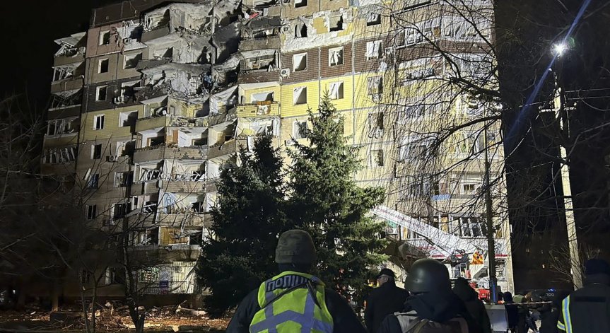 Няколко души са загинали при среднощни руски атаки в Източна Украйна