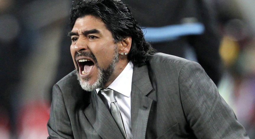 Бавят делото за смъртта на футболната легенда.