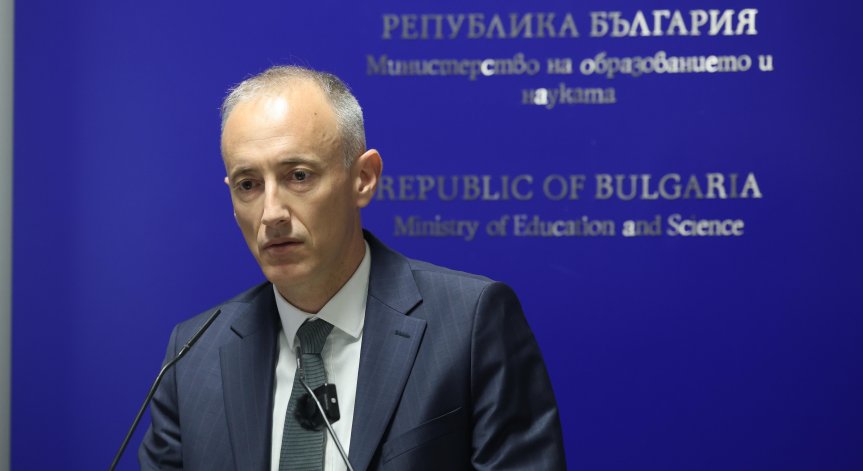 Вълчев обяви намерението си да ограничи правомощието на кметовете.