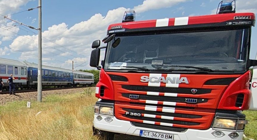 Очаква се днес огънят да бъде овладян.